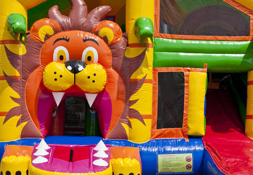 Castillo hinchable con tema de león con tobogán, pilares en la superficie de salto y llamativos objetos en 3D para niños. Compre castillos hinchables en línea en JB Hinchables España