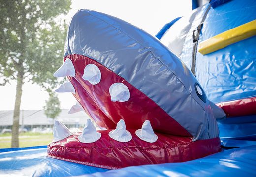Compre una pista americana inflable de tiburones de 8 m con objetos 3D para niños. Ordene pistas americanas inflables ahora en línea en JB Hinchables España