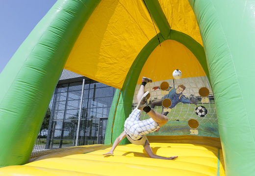 Ordene la atracción Soccer kick Arena, adecuada para jóvenes y mayores, grandes y pequeños. Compre la atracción inflable de fútbol kick arena en línea ahora en JB Hinchables España