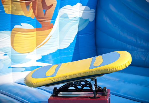 Compre colchoneta de rodeo inflable con tema de surf para jóvenes y mayores. Ordene una colchoneta inflable ahora en línea en JB Hinchables España