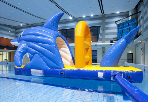 Obtenga un tobogán de piscina inflable hermético con un tema de delfines para jóvenes y mayores. Ordene juegos de piscina inflables ahora en línea en JB Hinchables España