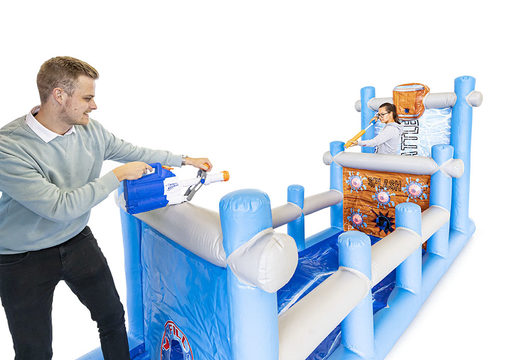 Ordene IPS Water Wars inflables con cañones de agua para jóvenes y mayores. Compra atracciones acuáticas hinchables online ahora en JB Hinchables España