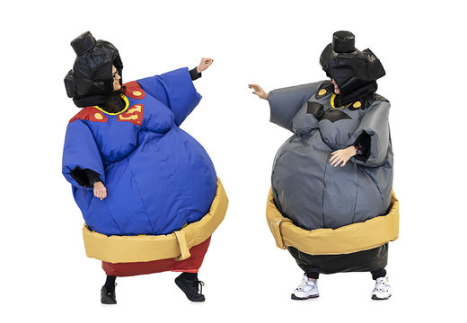Ordene trajes de sumo inflables en el tema de Superman y Batman para jóvenes y mayores. Comprar trajes de sumo hinchables online en JB Hinchables España